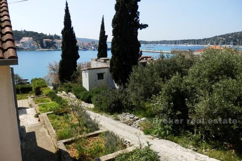 Terreno edificabile in prima fila sul mare, in vendita