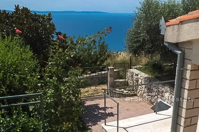 Renovert villa med panoramautsikt, til salgs