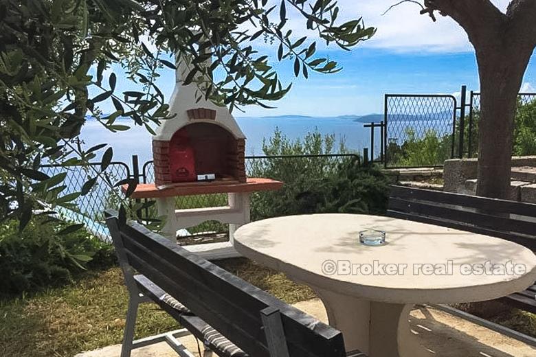 Renovert villa med panoramautsikt, til salgs