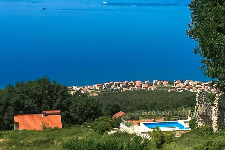 Renovert villa med panoramautsikt, til salgs