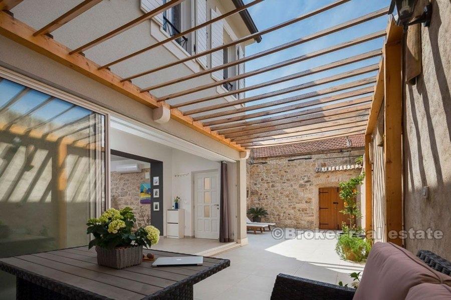 Charmante maison en pierre, à vendre