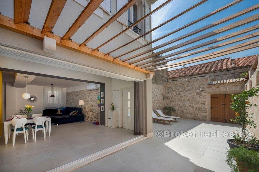 Charmante maison en pierre, à vendre