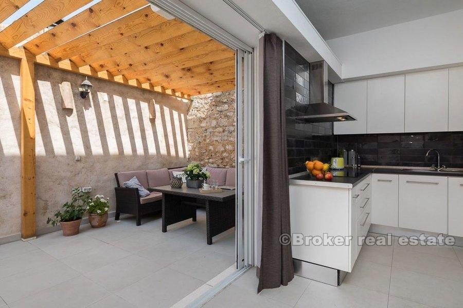 Charmante maison en pierre, à vendre