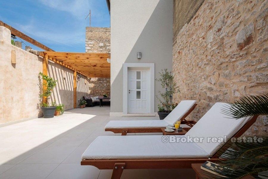Charmante maison en pierre, à vendre