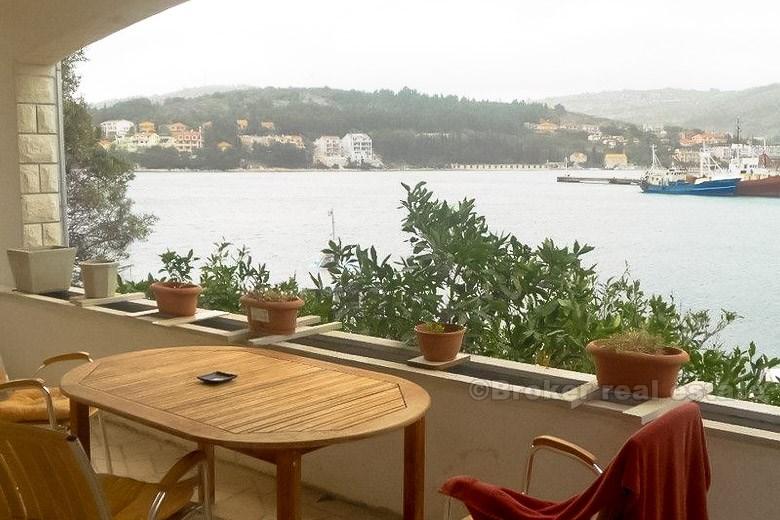 Hus / Villa på øya Korcula første rad til sjøen, for salg