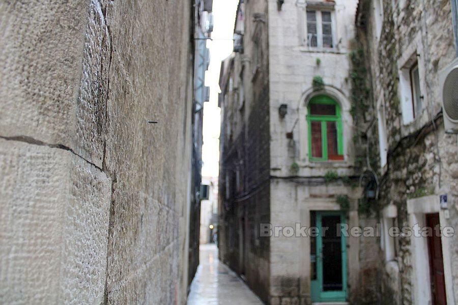 Forretning - boligbygg i Diocletians palass, til salgs