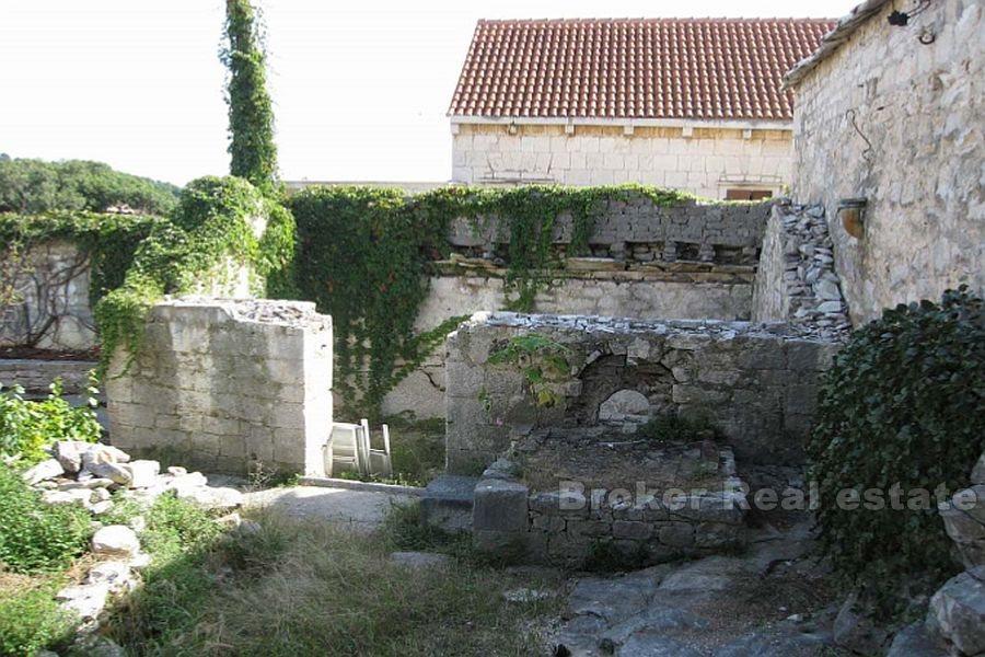 Terrain constructible avec projet de reconstruction