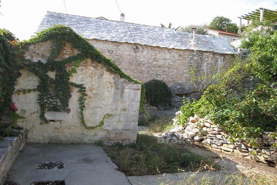 Terrain constructible avec projet de reconstruction