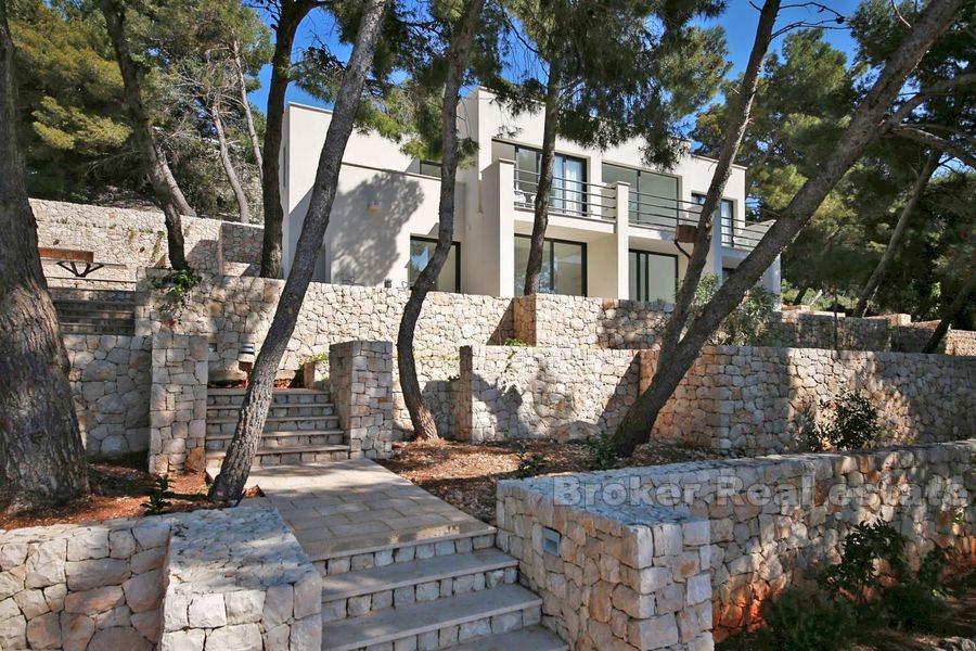 Jolie villa première rangée de la mer à vendre