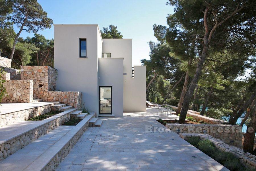Jolie villa première rangée de la mer à vendre