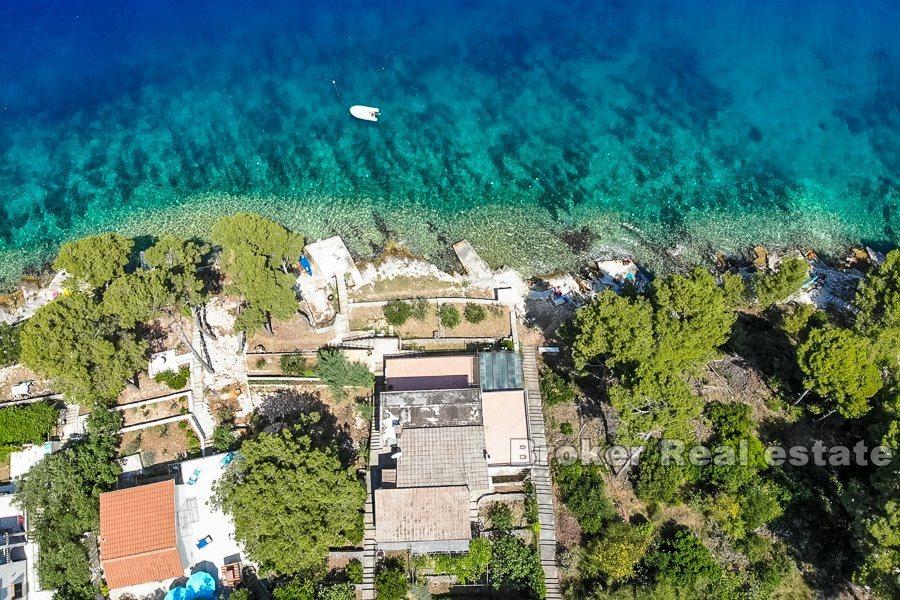 Дом 3 этажа, первый ряд от моря