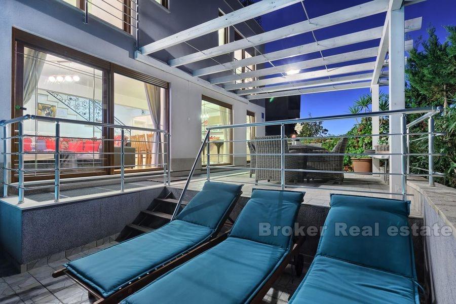 Villa unique située au premier rang de la mer