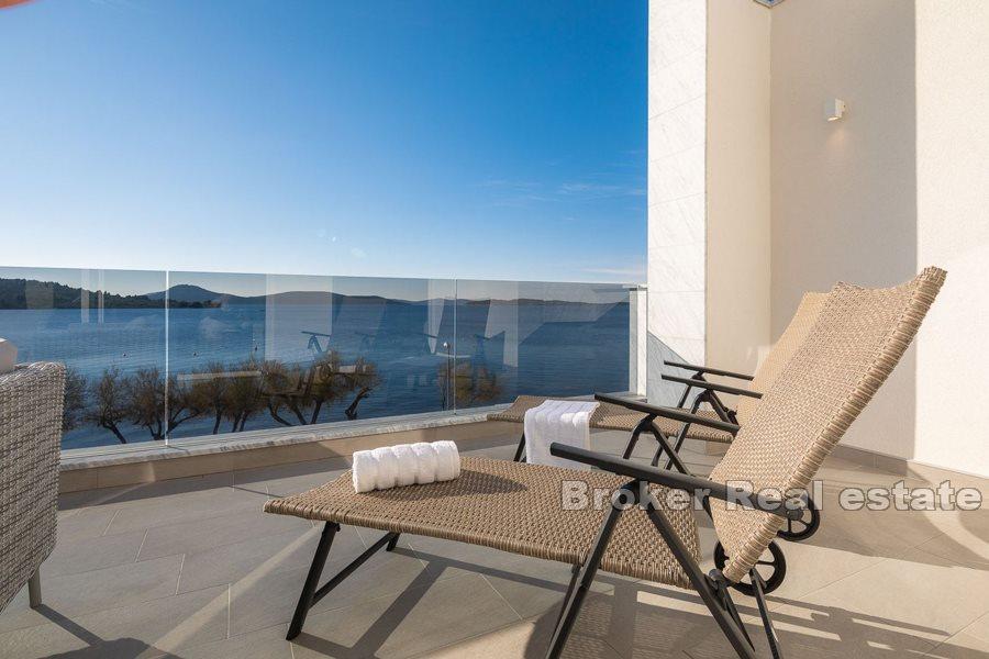 Villa de luxe au premier rang de la mer