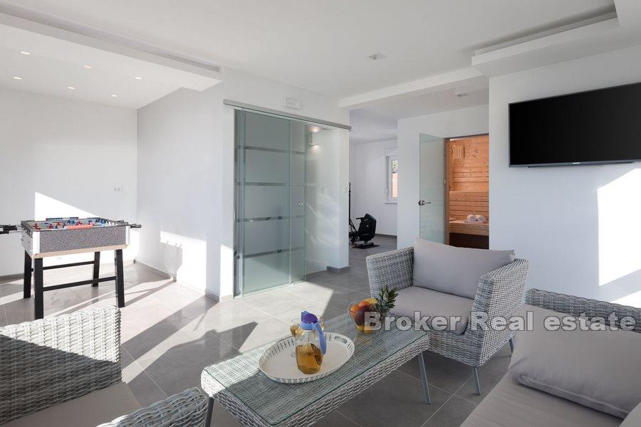 Villa de luxe au premier rang de la mer