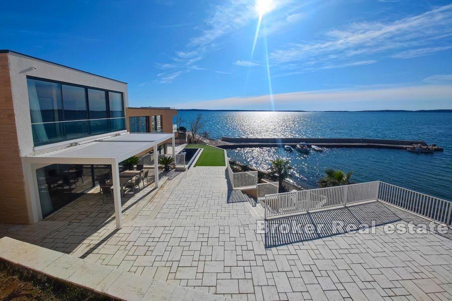 Villa première rangée à la mer