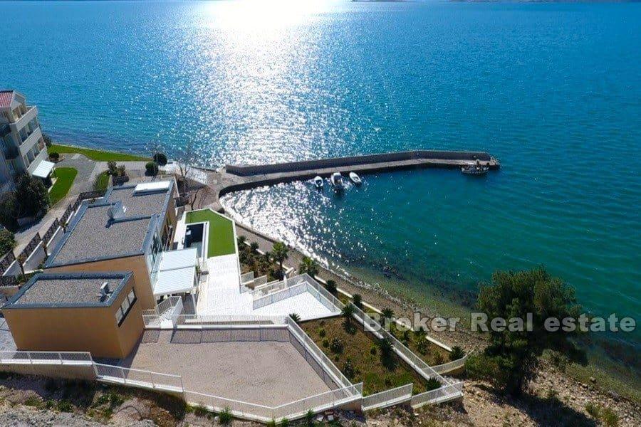 Villa première rangée à la mer