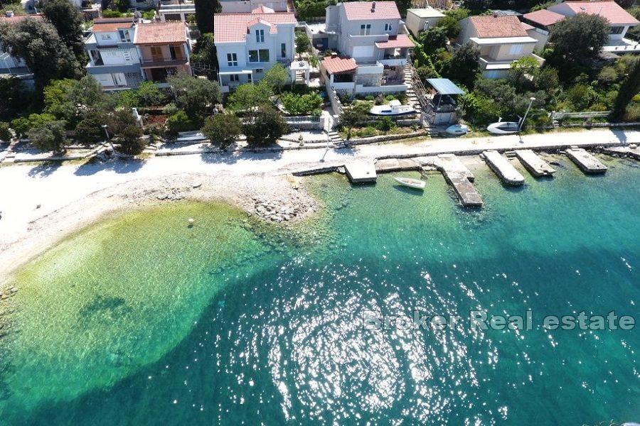 Kuća prvi red do mora