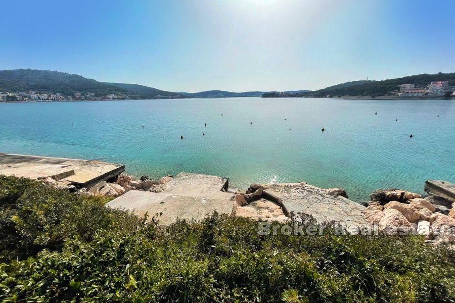 Дом в первом ряду от моря