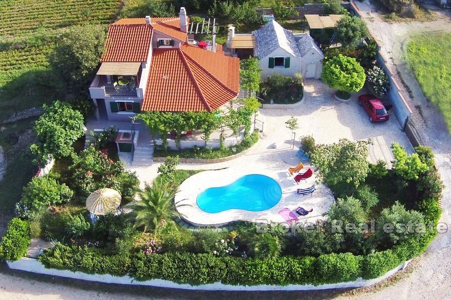 Villa con vista mare e isola