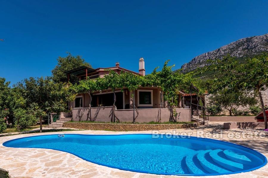 Villa con vista mare e isola