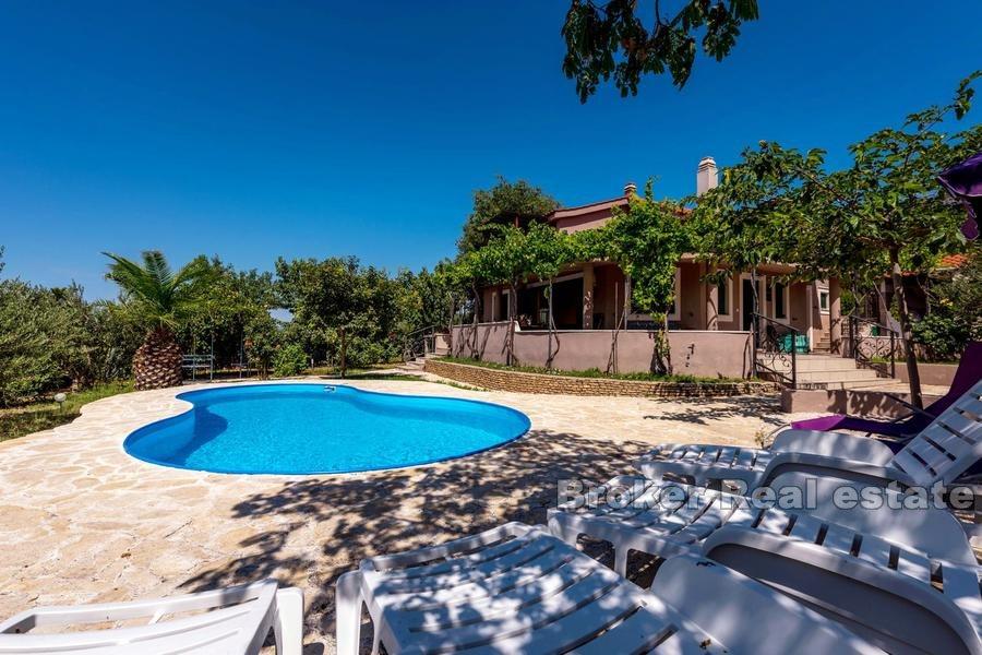 Villa con vista mare e isola