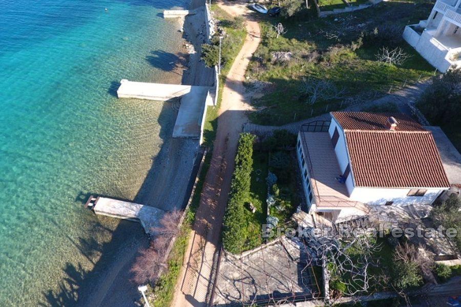 Kuća u prvom redu do mora
