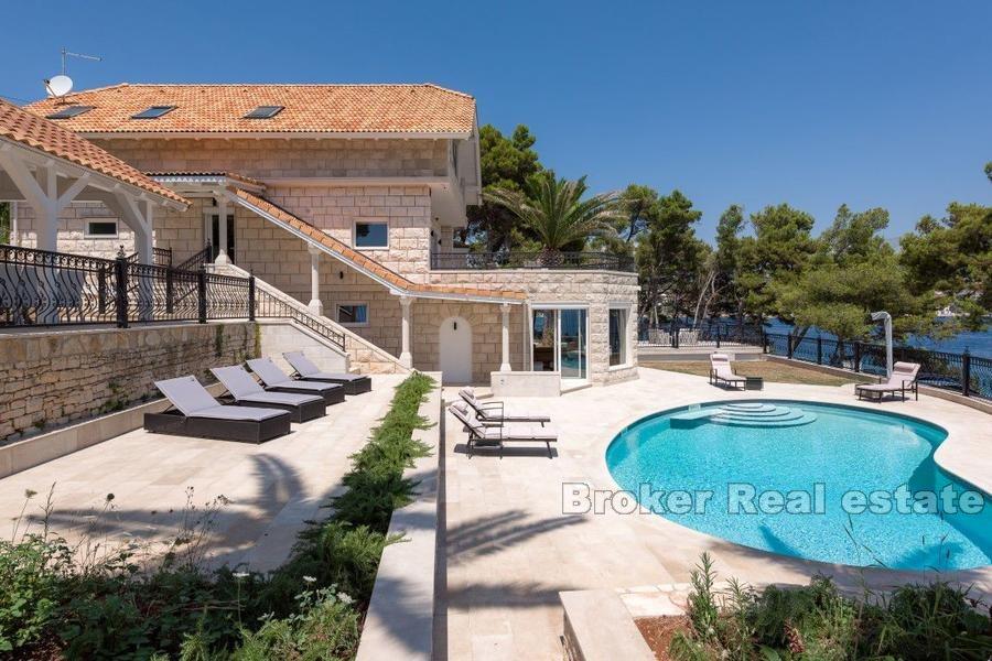 Stone villa, first row to the sea