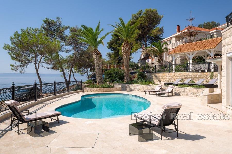 Stone villa, first row to the sea