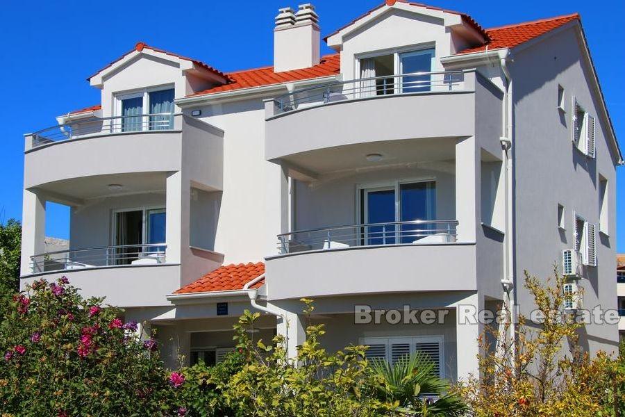 Apartmánový dům v první řadě k moři