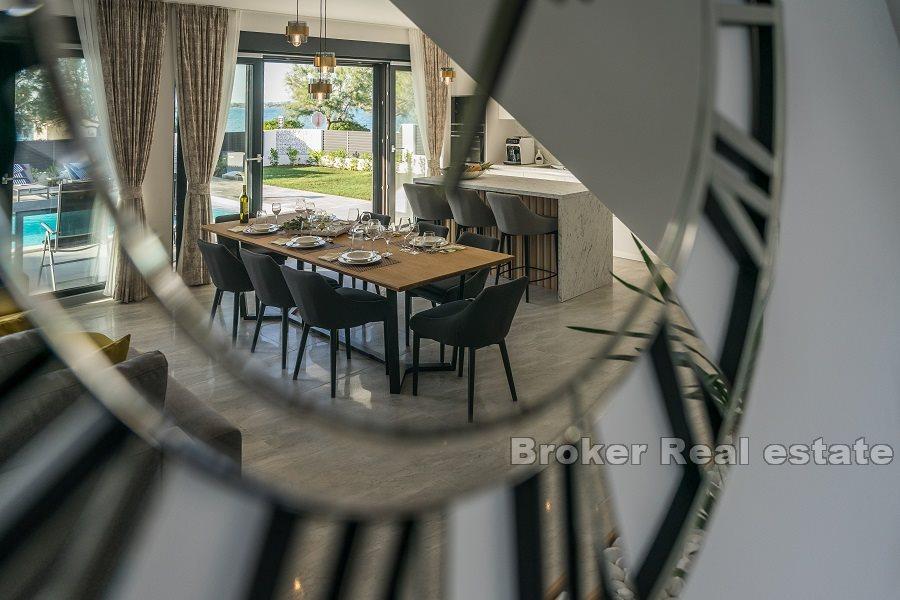 Moderní vila v první řadě k moři