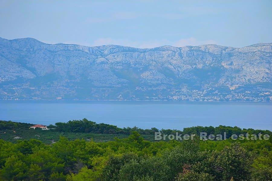 Ackerland mit Meerblick