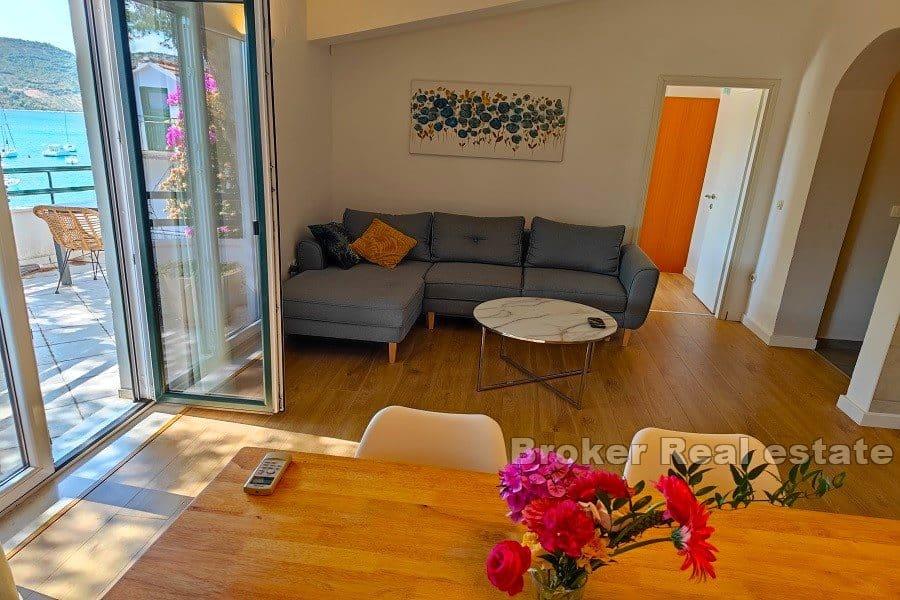 Immeuble, première rangée de la mer