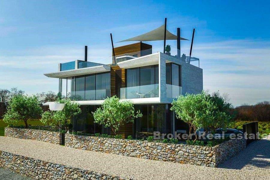 Villa de luxe au premier rang de la mer