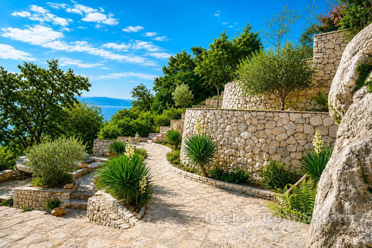 Dalmatinisches Steinanwesen mit Pool und Panoramablick aufs Meer