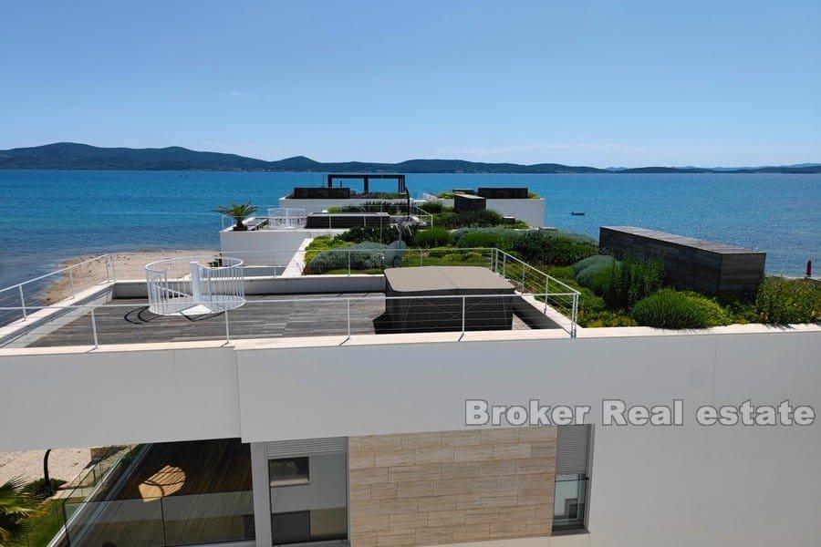Penthouse de luxe au premier rang de la mer