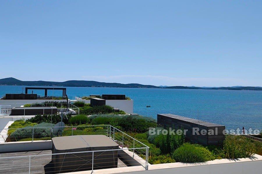Penthouse de luxe au premier rang de la mer