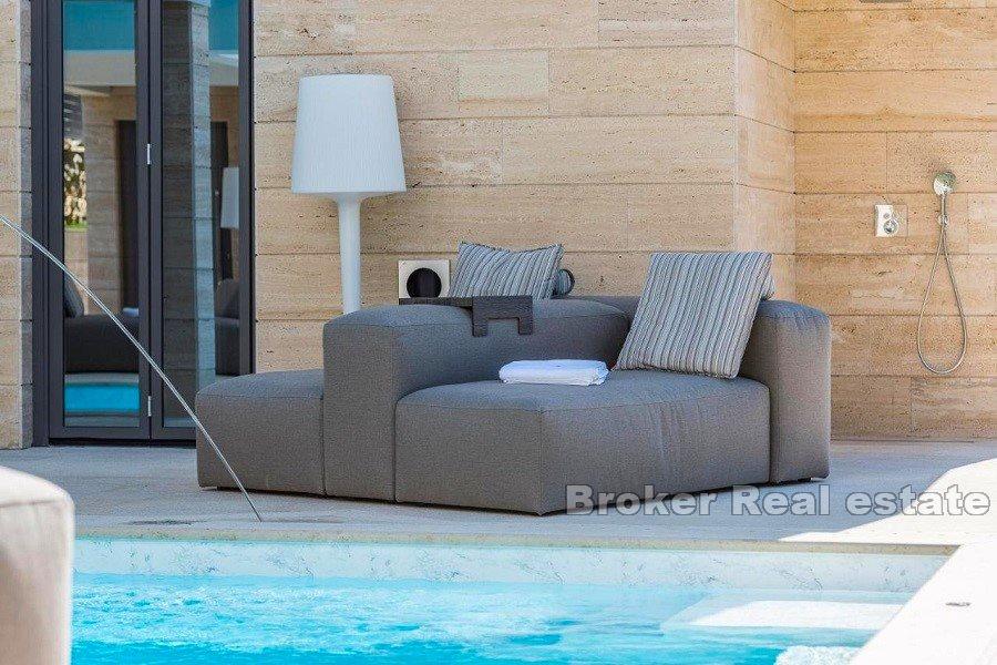 Villa de luxe au premier rang de la mer