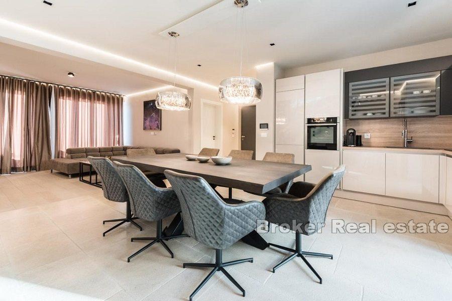 Villa de luxe au premier rang de la mer