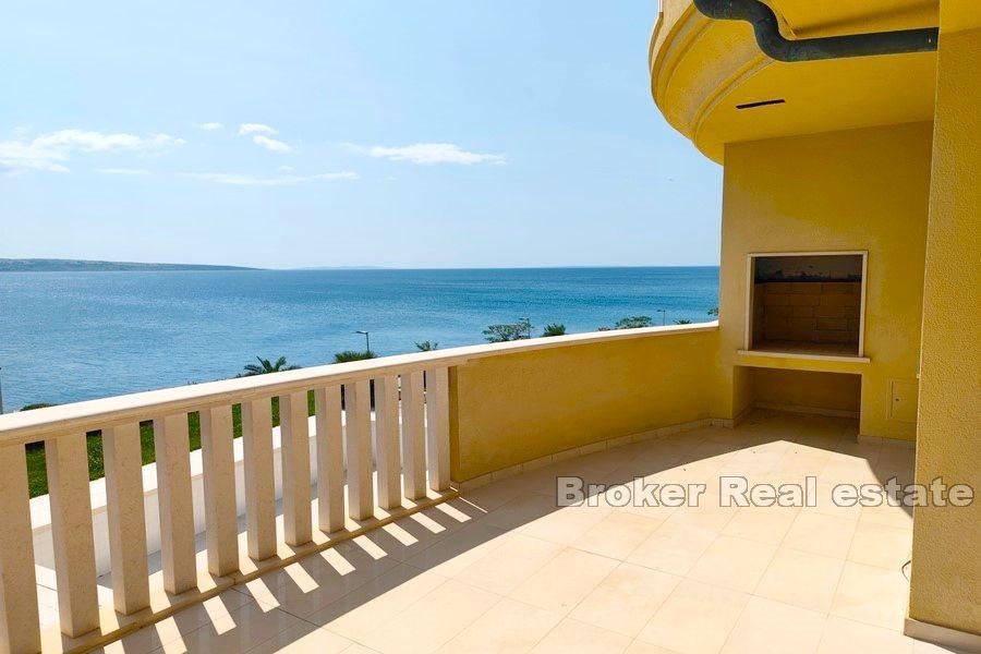Appartement première rangée de la mer et de la plage