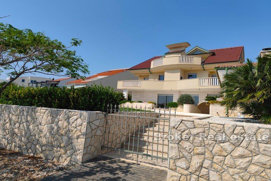 Penthouse u moře a pláže.
