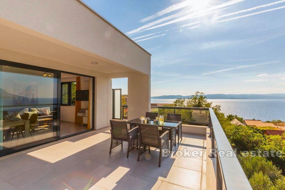 Villa mit Pool in Strand- und Meeresnähe