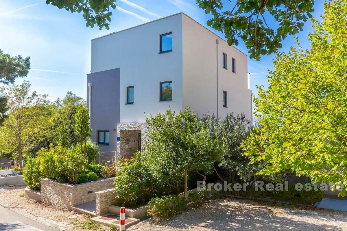 Villa mit Pool in Strand- und Meeresnähe