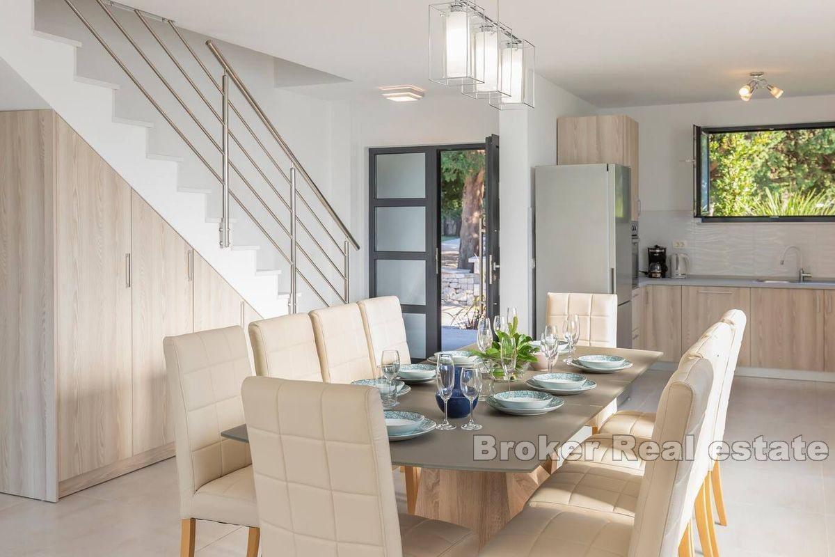Villa mit Pool in Strand- und Meeresnähe