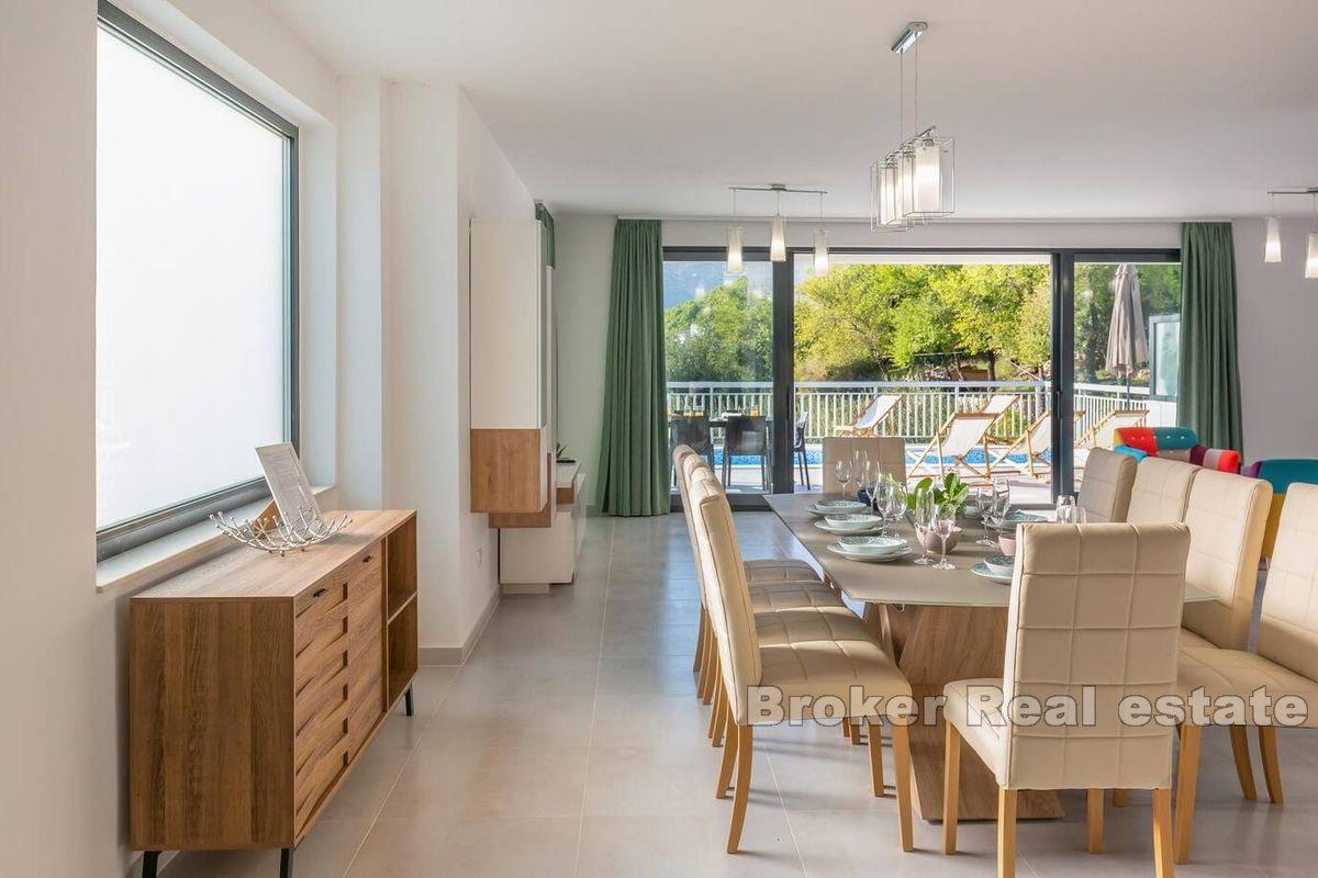 Villa mit Pool in Strand- und Meeresnähe