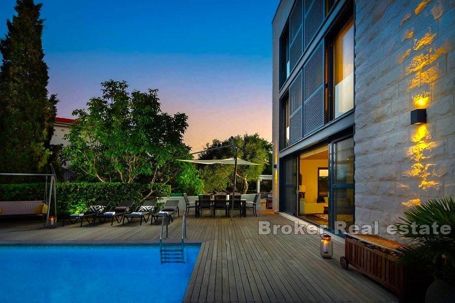 Luxusvilla mit Pool