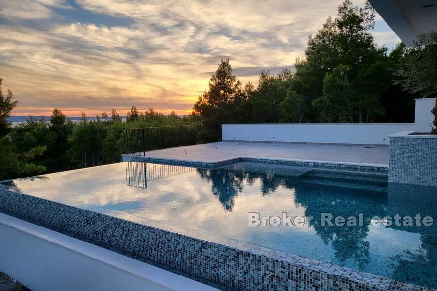 Neue moderne Villa mit Pool