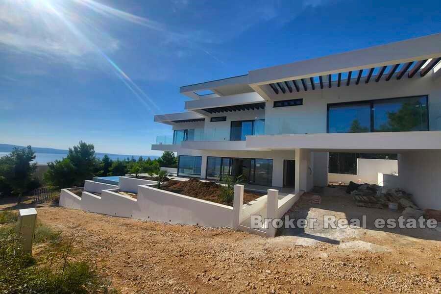Neue moderne Villa mit Pool
