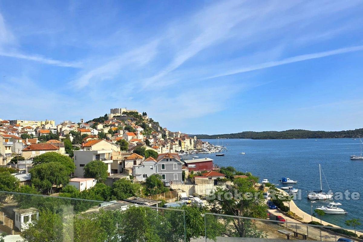 Luksusowy apartament z widokiem na miasto Szybenik