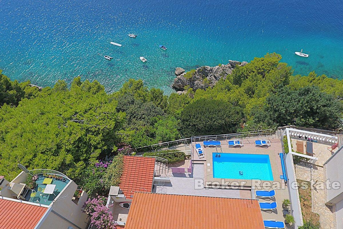 Maison avec piscine, première rangée de la mer