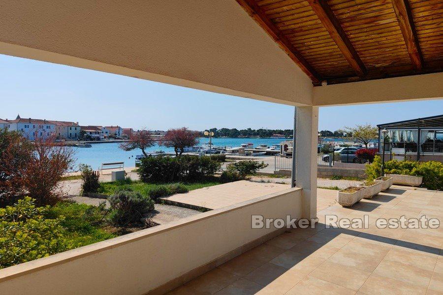Maison / Villa proche Zadar front de mer, en vente
